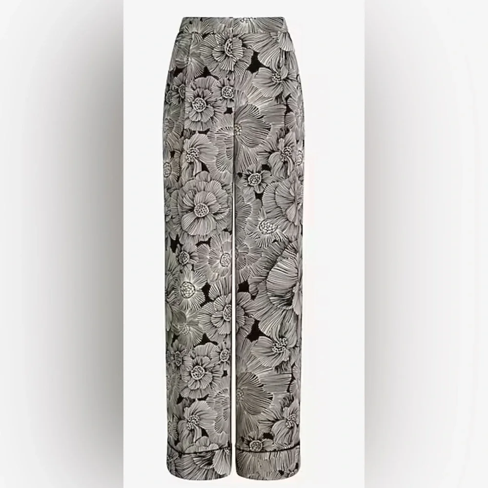 Express Stylist Super High Waisted Pleated Wide Leg Pant Floral Pant size 6 - Picture 3 of 11